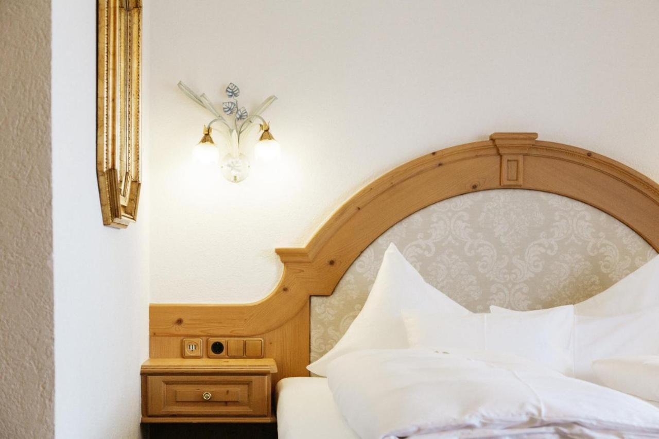 Hotel Kristall Лех ам Алберг Екстериор снимка