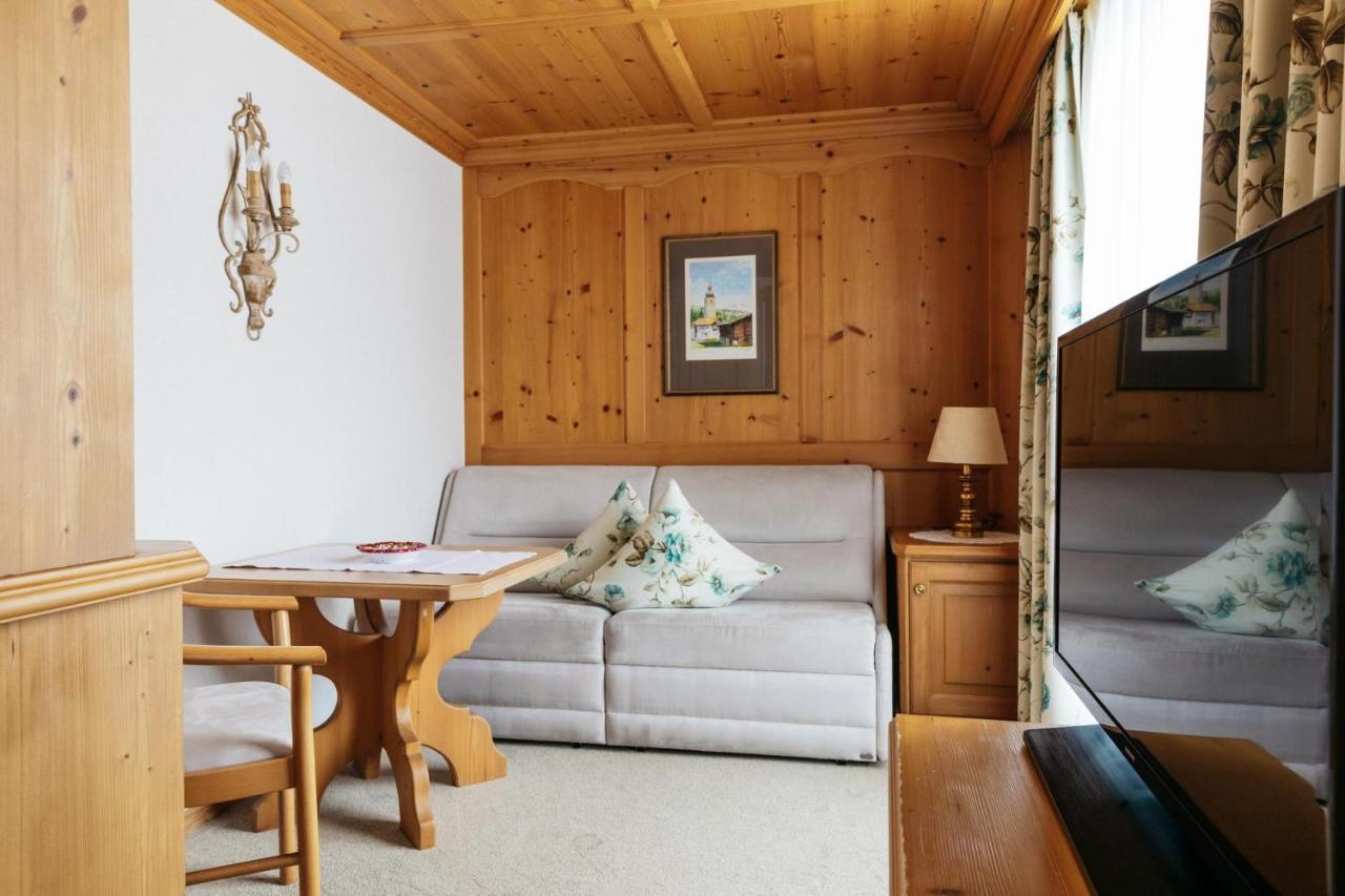 Hotel Kristall Лех ам Алберг Екстериор снимка