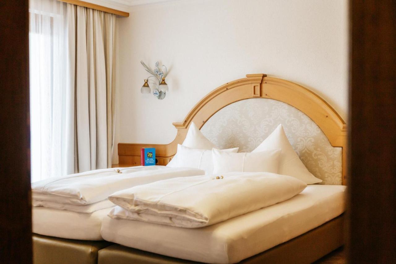 Hotel Kristall Лех ам Алберг Екстериор снимка