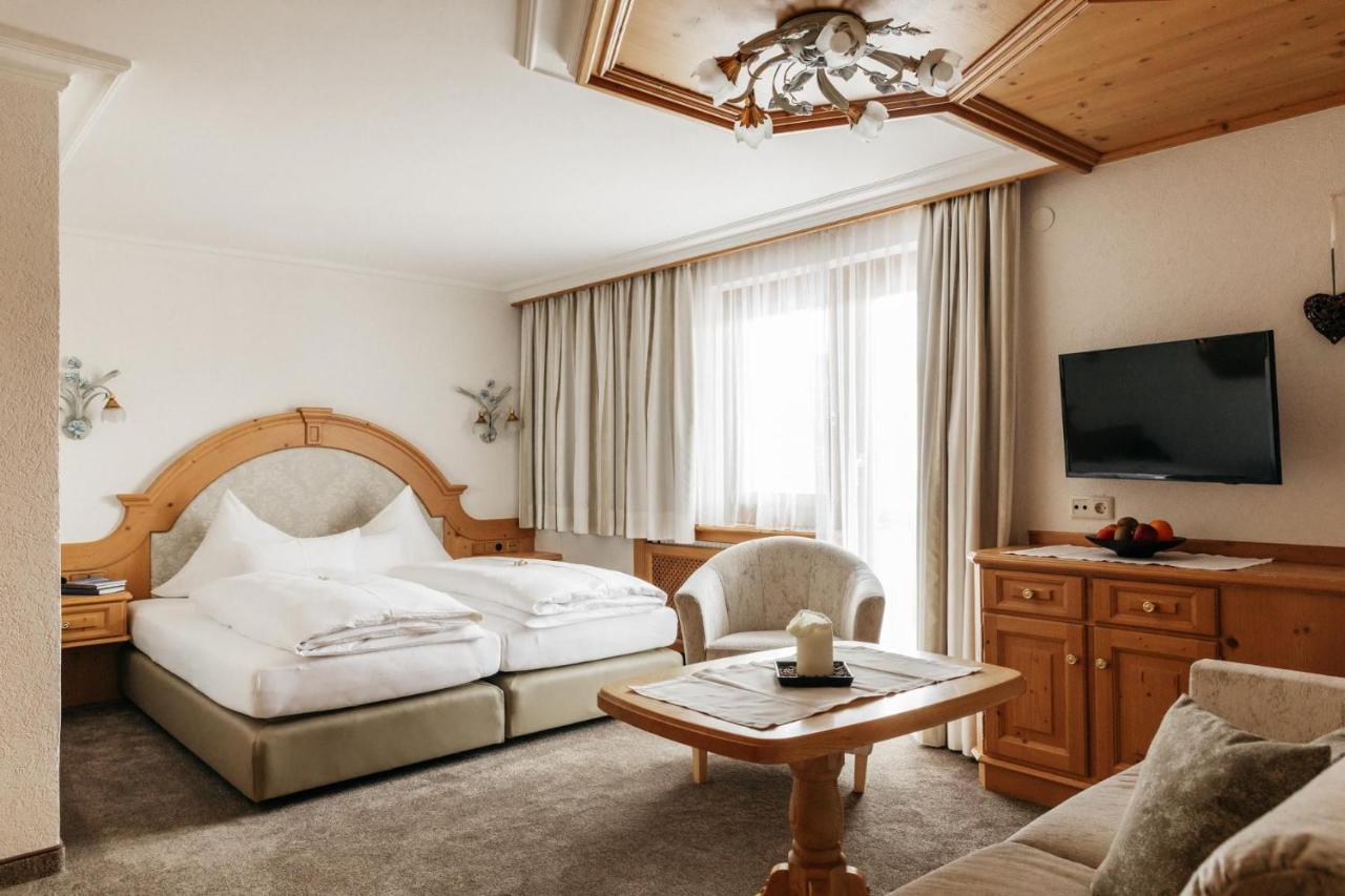 Hotel Kristall Лех ам Алберг Екстериор снимка