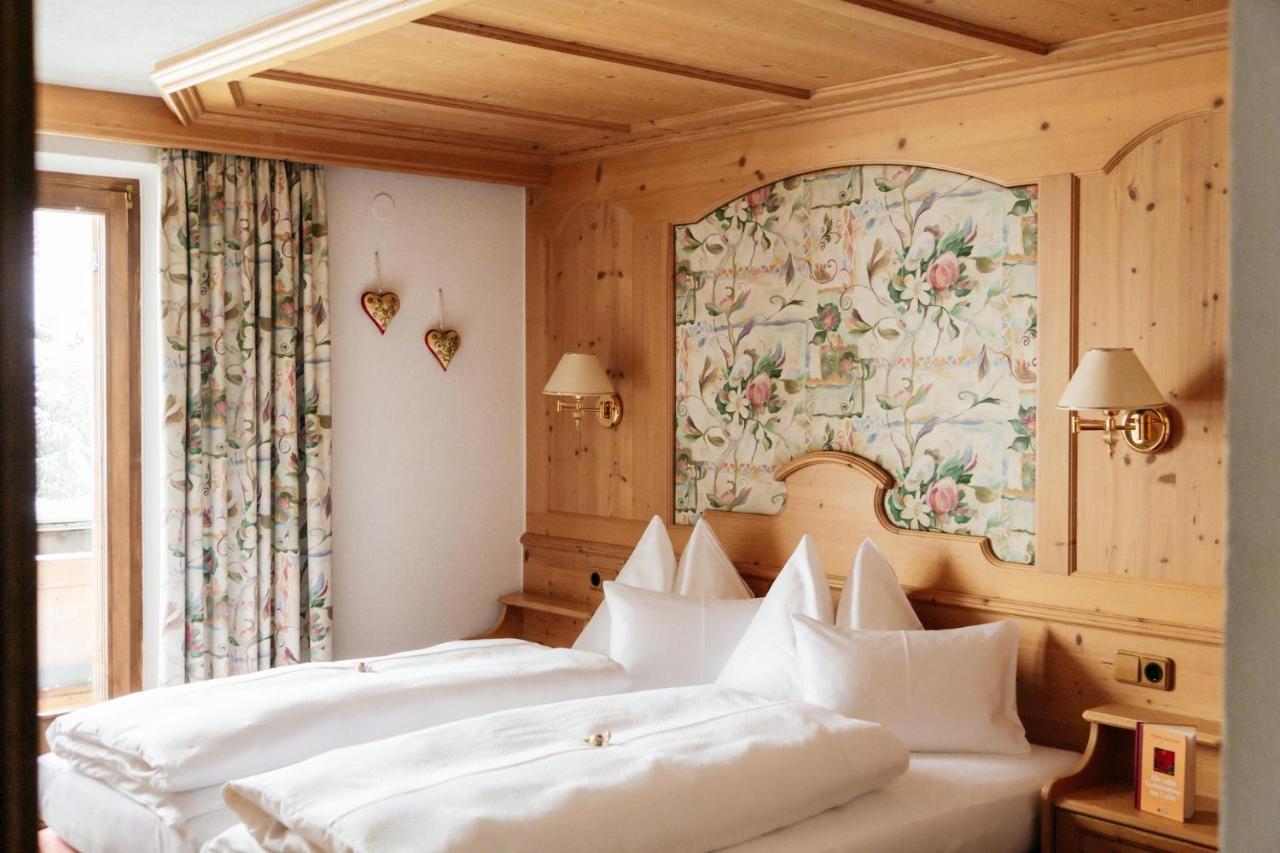 Hotel Kristall Лех ам Алберг Екстериор снимка
