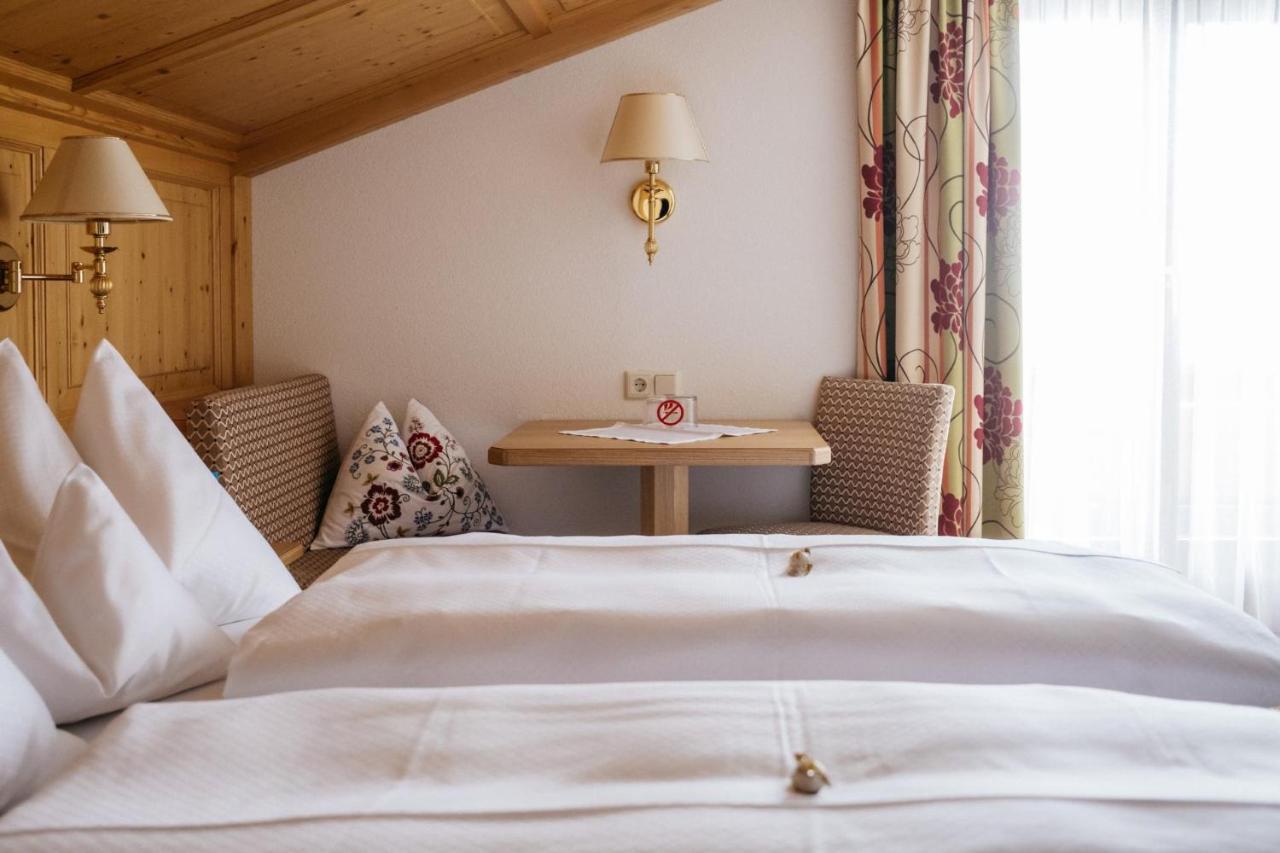 Hotel Kristall Лех ам Алберг Екстериор снимка