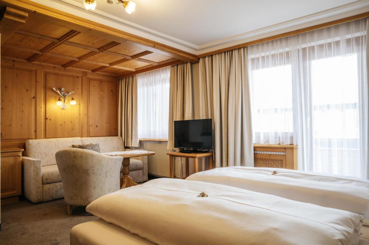 Hotel Kristall Лех ам Алберг Екстериор снимка