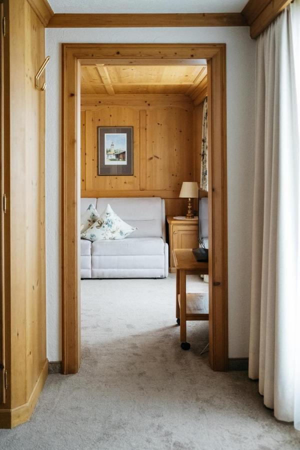 Hotel Kristall Лех ам Алберг Екстериор снимка
