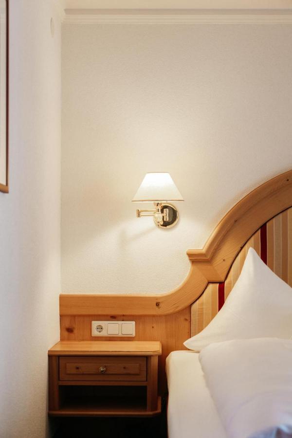 Hotel Kristall Лех ам Алберг Екстериор снимка