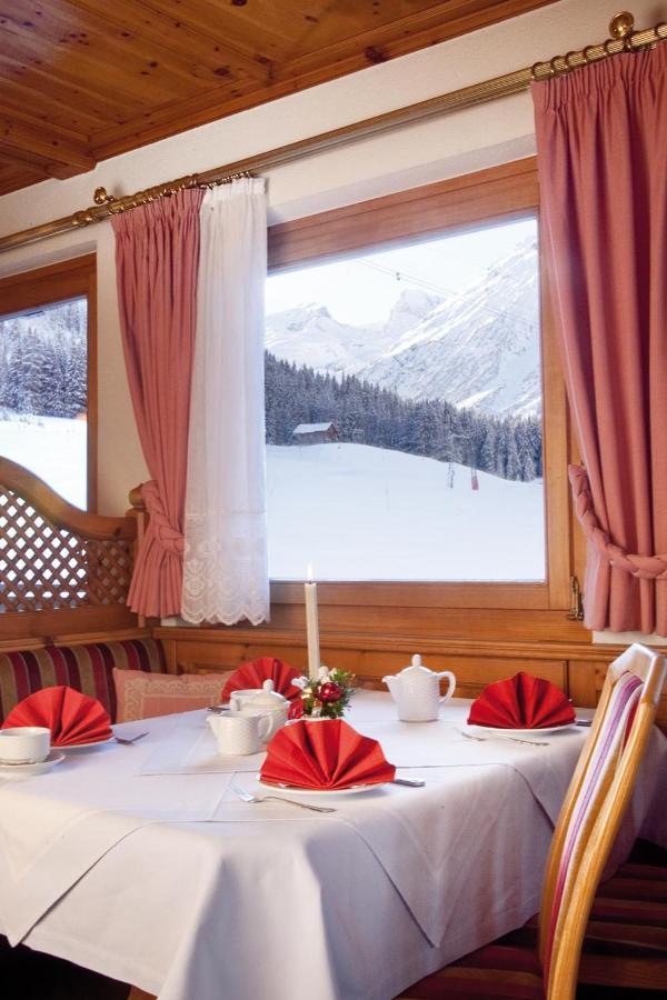 Hotel Kristall Лех ам Алберг Екстериор снимка