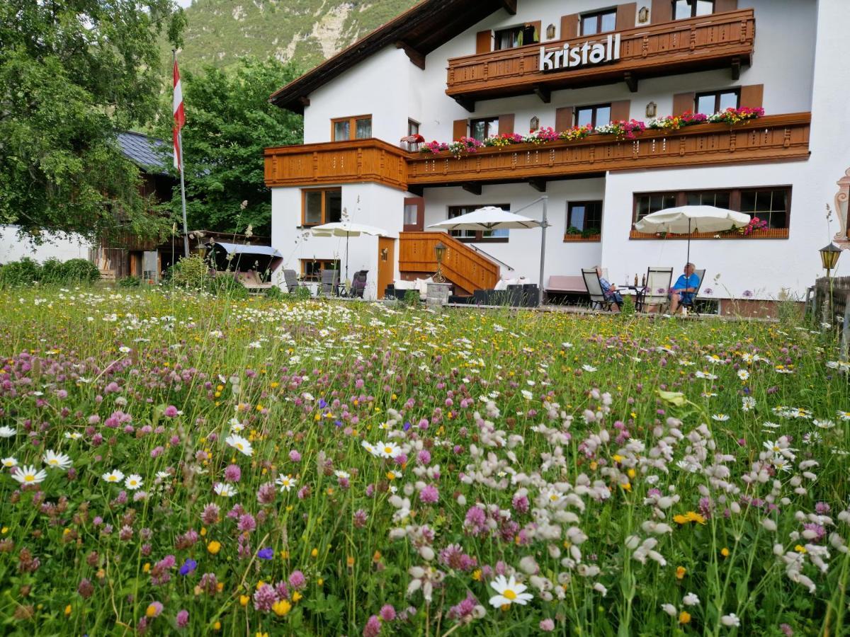 Hotel Kristall Лех ам Алберг Екстериор снимка
