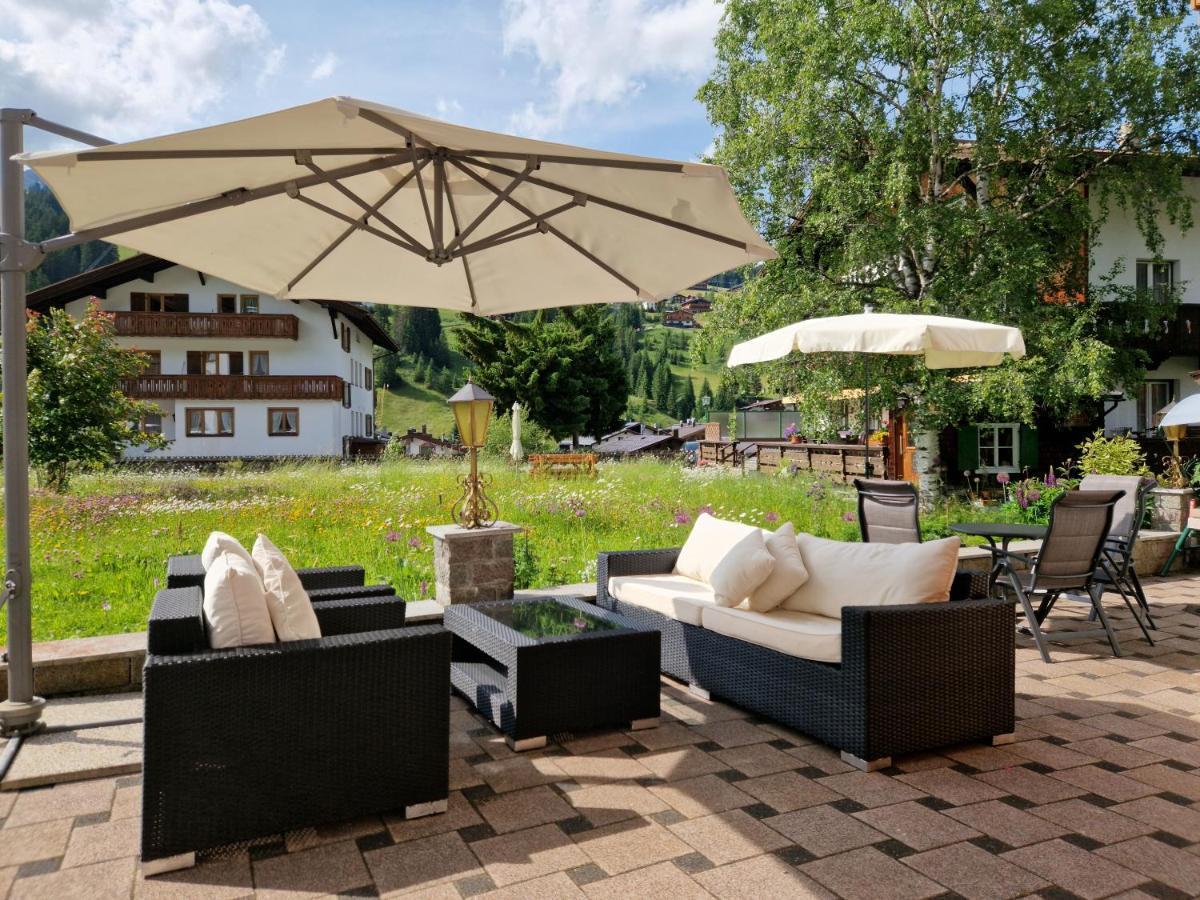 Hotel Kristall Лех ам Алберг Екстериор снимка